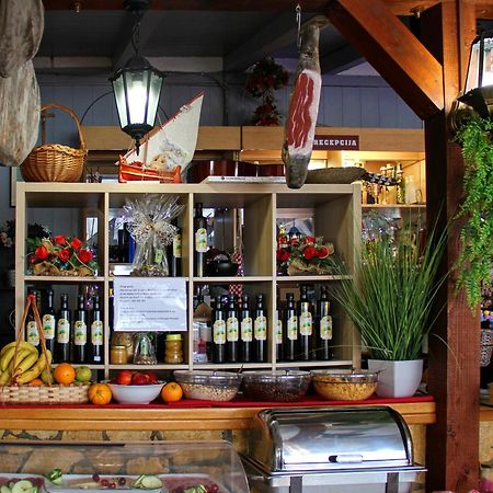 Visovac Rooms And Breakfast Skradin Bagian luar foto