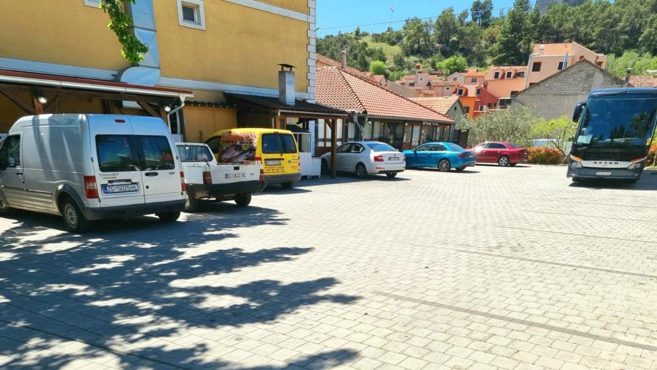 Visovac Rooms And Breakfast Skradin Bagian luar foto