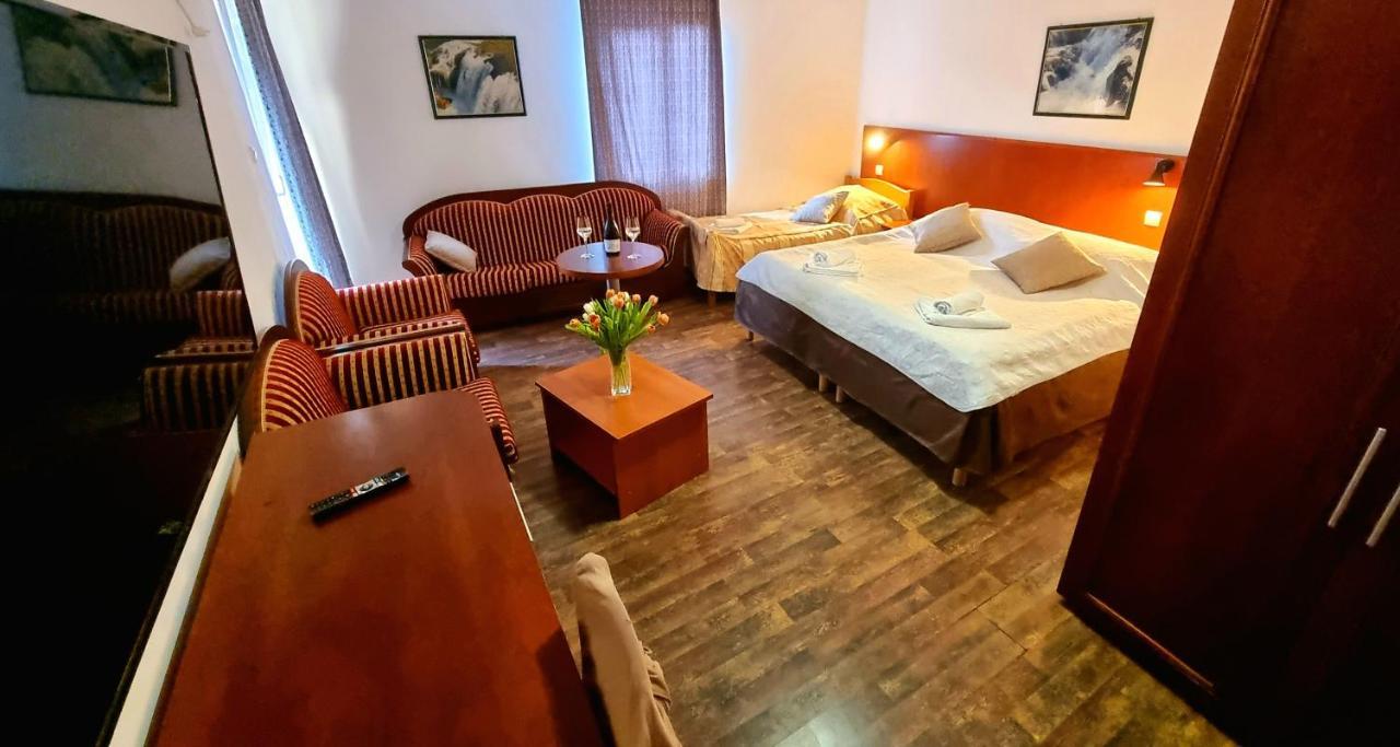 Visovac Rooms And Breakfast Skradin Bagian luar foto
