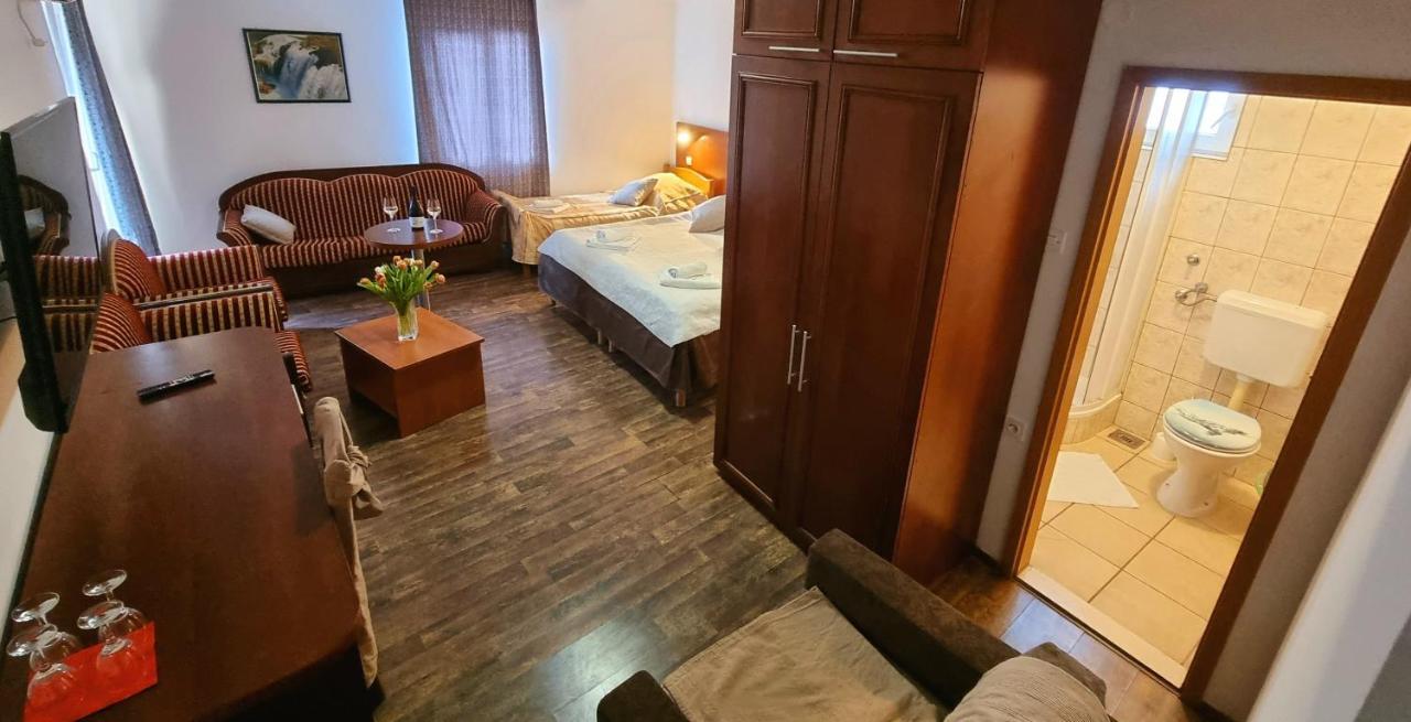 Visovac Rooms And Breakfast Skradin Bagian luar foto