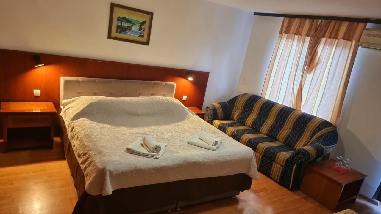 Visovac Rooms And Breakfast Skradin Bagian luar foto