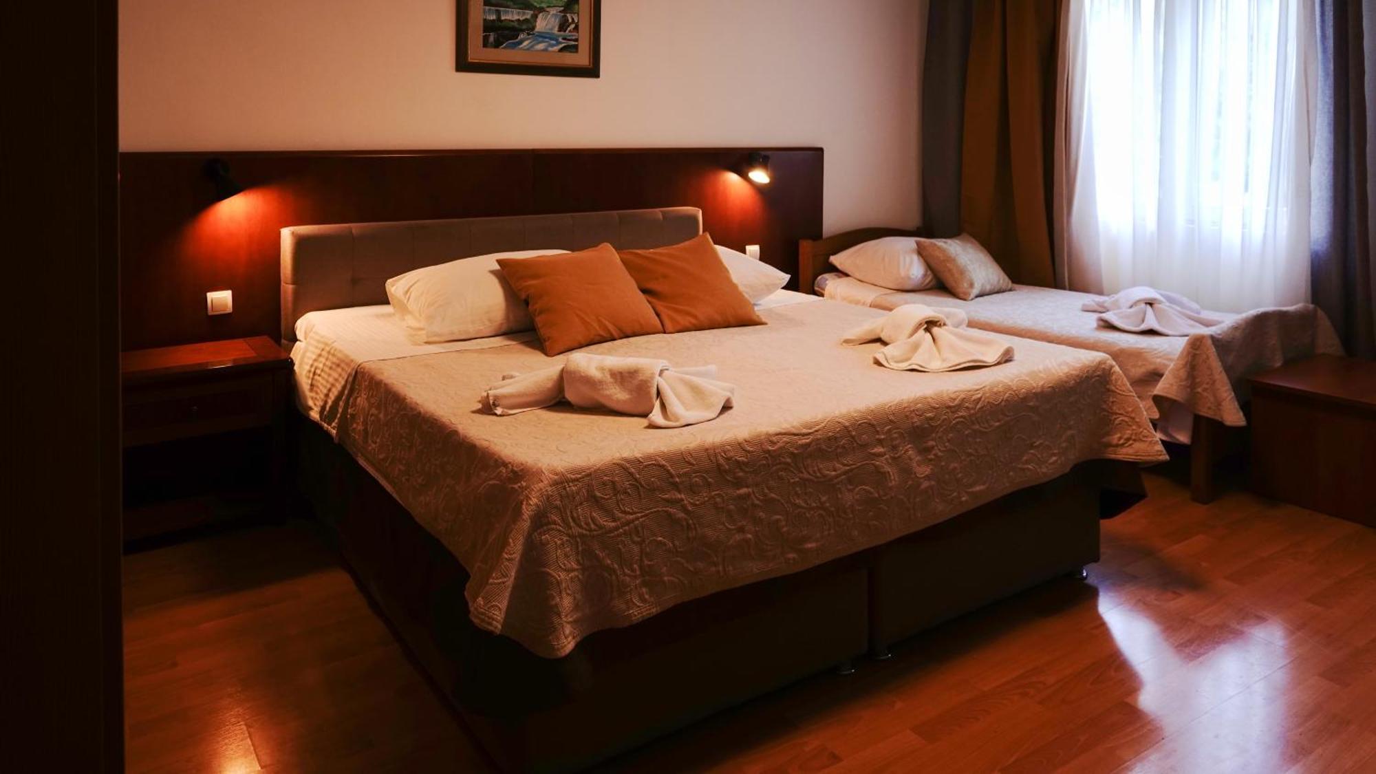 Visovac Rooms And Breakfast Skradin Bagian luar foto
