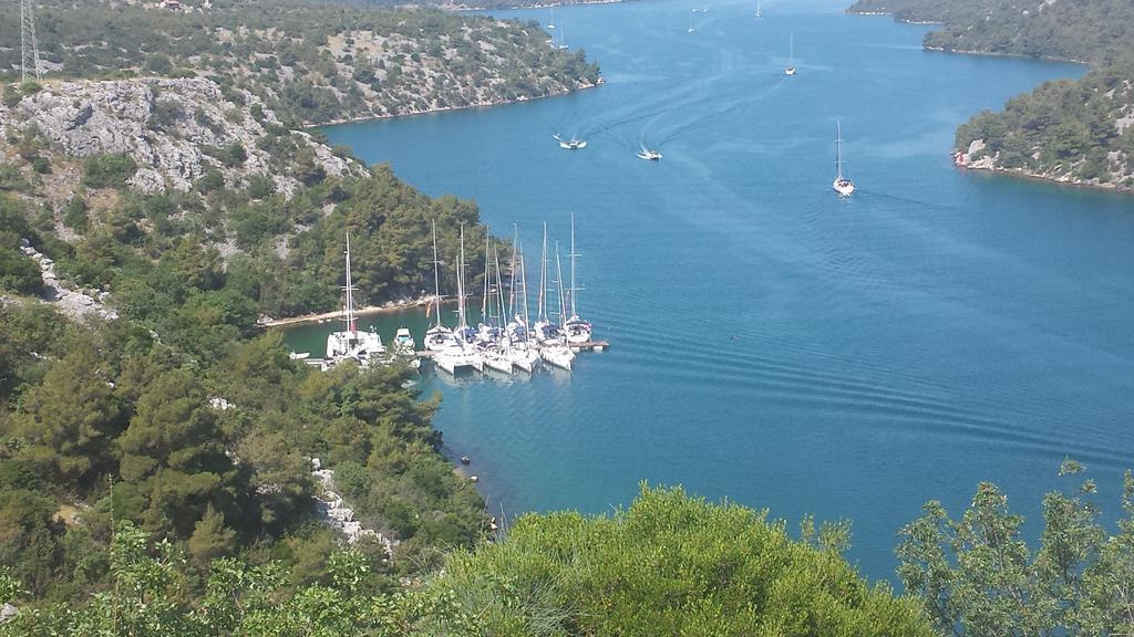 Visovac Rooms And Breakfast Skradin Bagian luar foto